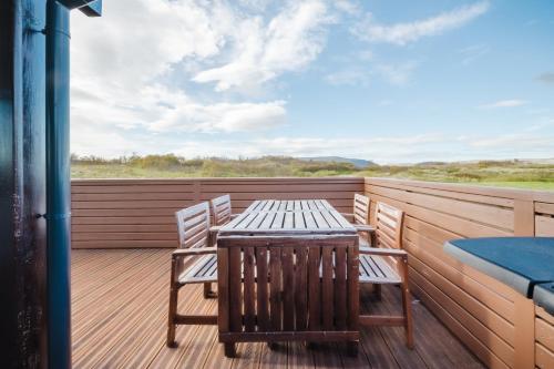 Ein Balkon oder eine Terrasse in der Unterkunft Large luxury Cabin On The Golden Circle Next To Kerið The Crater.