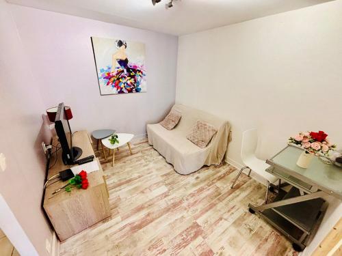 Un lugar para sentarse en Gîtes Montvaltin - Appartement T2 52m2