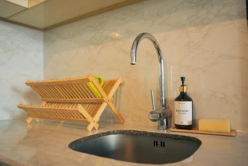 Fotografie z fotogalerie ubytování Upscale Stylish Suite Near BGC and View of Venice Grand Canal Mall v destinaci Manila