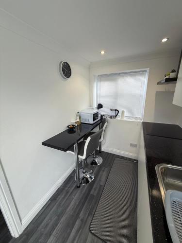 Gambar di galeri bagi Stylish modern Guest house di Bedford