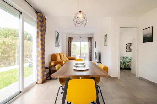 Casa Rosado Preciosa Casa con 60m de jardín privado en la mejor zona de Conil Selecta Costa