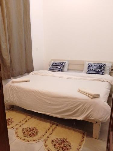 a bedroom with two beds with pillows on them at Cosy 1bedroom hideout within Mombasa CBD in Mombasa