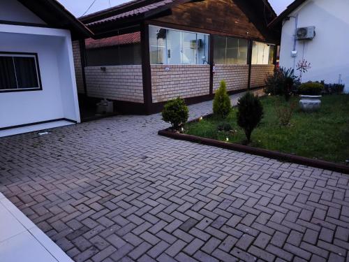 a brick driveway in front of a house at Hotel Pousada Estalagem Floradas da Serra in São Joaquim