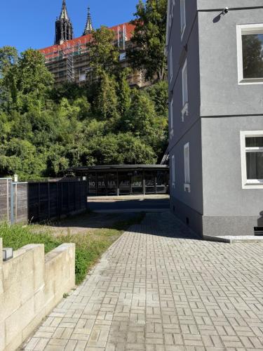Το κτήριο όπου στεγάζεται  το διαμέρισμα