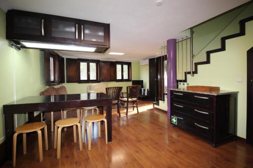 a kitchen and dining room with a table and chairs at Casa do Rio Fervença in Bragança