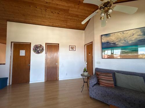 Χώρος καθιστικού στο Hawaiian Ohana Home