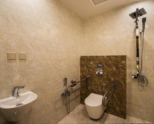 a bathroom with a toilet and a sink at فندق فيو الشاطي - Beach View Hotel in Dammam