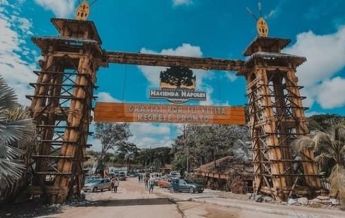 a gate at the entrance to the car park at Alojamiento Sol Naciente in Puerto Triunfo