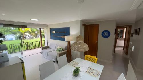 Χώρος καθιστικού στο TÉRREO, NASCENTE, VENTILADO COM VISTA DA LAGOA Guarajuba Paraíso das Águas Perto de tudo