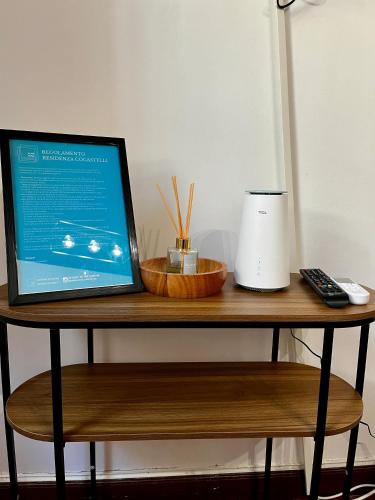 a laptop computer sitting on top of a wooden table at Residenza Cocastelli in Mantova