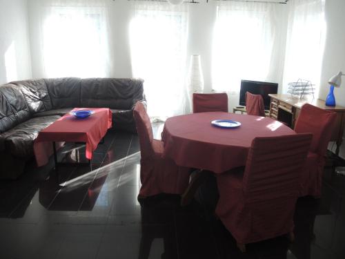 a living room with a table and a couch at Wohnwerk41 in Schwäbisch Hall