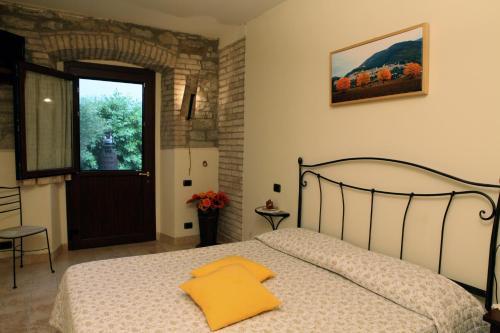 Ein Bett oder Betten in einem Zimmer der Unterkunft Il Casale della Quercia