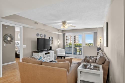 TV a/nebo společenská místnost v ubytování Wildwood Crest SeaPointe Village Condo condo