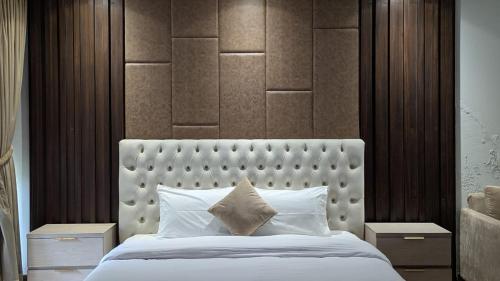 Ένα ή περισσότερα κρεβάτια σε δωμάτιο στο PentaSquare Executive Apartments