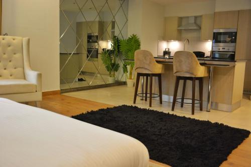 Η κουζίνα ή μικρή κουζίνα στο PentaSquare Executive Apartments