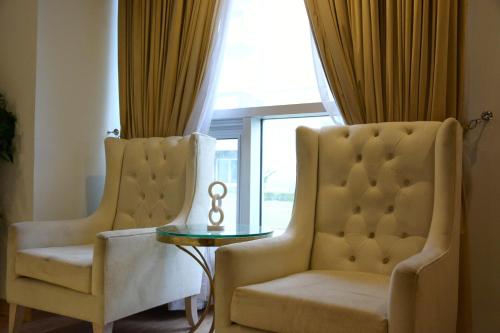 Χώρος καθιστικού στο PentaSquare Executive Apartments