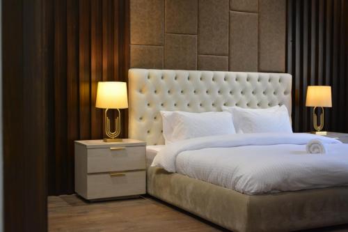 Ένα ή περισσότερα κρεβάτια σε δωμάτιο στο PentaSquare Executive Apartments