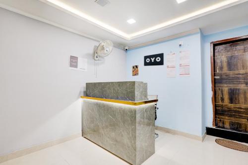 a museum exhibit with a metal counter in a room at HOTEL O BLUE DIAMOND STAY in Noida