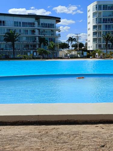 a large blue swimming pool in front of a building at BEACH HOUSE Mar Adentro, lugar paradisiaco in Santa Cruz de la Sierra