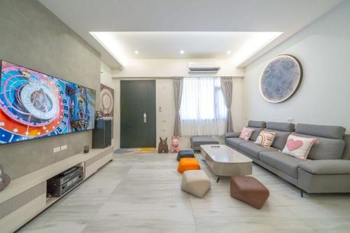 a living room with a couch and a flat screen tv at 海燕民宿 in Suao