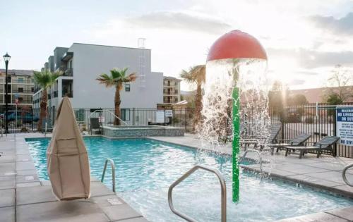 a fountain in the middle of a swimming pool at Spacious 5BR Resort Waterpark Access Sleeps 16 in Saint George Municipal Airport