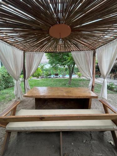 a picnic table and chairs under a umbrella at Haku hotel in Palomino
