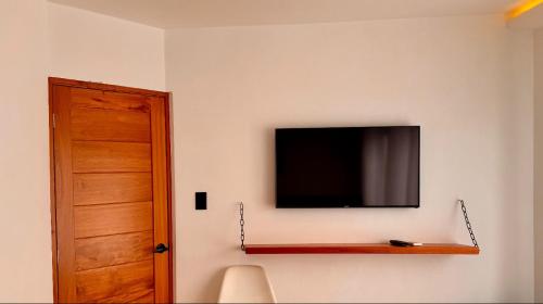 Μια τηλεόραση ή/και κέντρο ψυχαγωγίας στο Bungalow en Galápagos #22