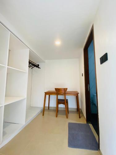 a room with a table and a closet at Sagunalam Tetebatu in Tetebatu