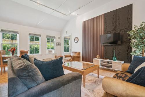 a living room with two couches and a tv at Niagara on the Lake Walkable Old Town Retreat in Niagara on the Lake