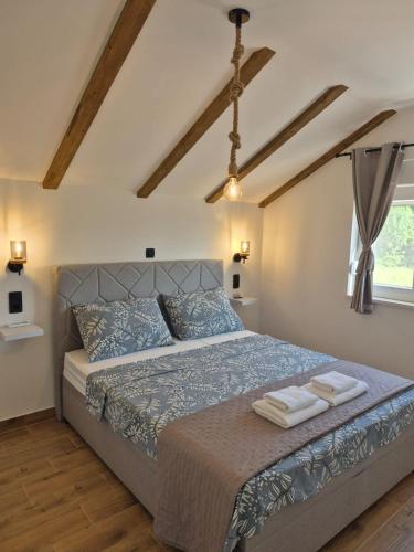 Ένα ή περισσότερα κρεβάτια σε δωμάτιο στο Mediterranean 5 rooms house with pool