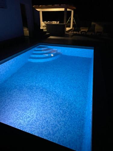 Πισίνα στο ή κοντά στο Mediterranean 5 rooms house with pool
