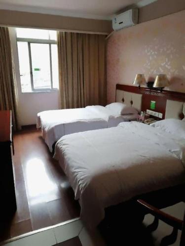 Postel nebo postele na pokoji v ubytování Jintone Hotel Beiliu Yongan Branch