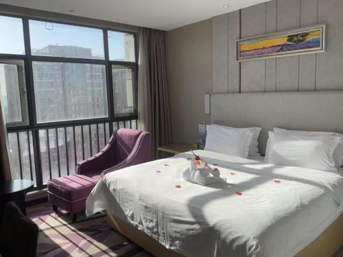 a hotel room with a bed and a window at Lavande Hotel Yichang Railway East Station Branch in Yichang