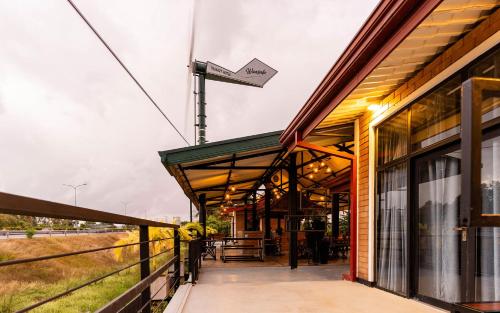 ジャ・エラにあるwaasala transit hotelのギャラリーの写真