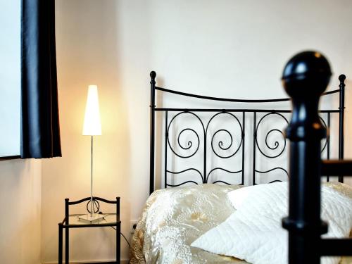 Una cama o camas en una habitación de Countryside Escape for 9
