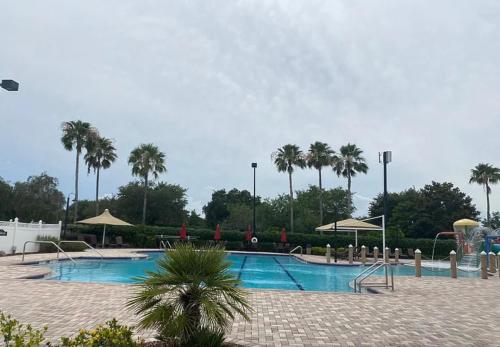 Kolam renang di atau dekat dengan Rivercrest Retreat - Entire Townhome