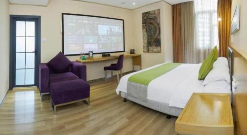 Gallery image of GreenTree Alliance Shenzhen Shekou Sea World Taizi Road Hotel in Shenzhen