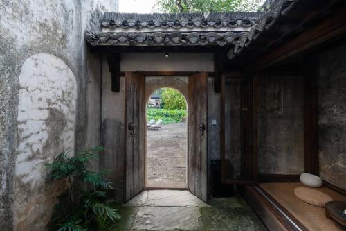Un jardín fuera de Huanghsan SU House