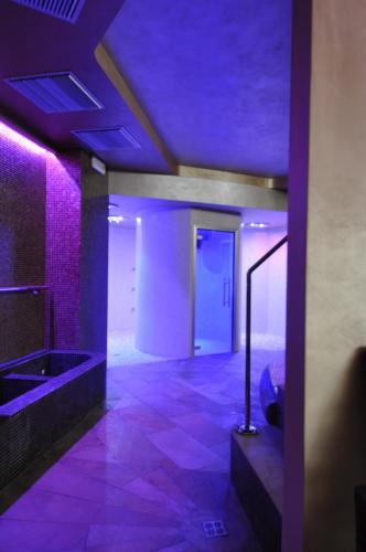 a room with purple lights on the ceiling at Hotel Dei Fiori Restaurant - Meeting & Spa in Alassio