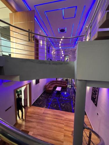 a person walking down a staircase in a building at Villa moderne, luxueuse et sécurisée 