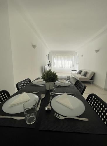 Sunny Stay in Portimão, Walk to Marina, Beach and Nightlife