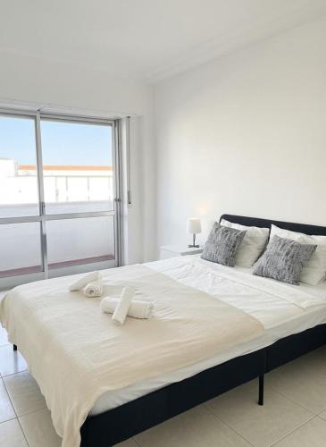 Sunny Stay in Portimão, Walk to Marina, Beach and Nightlife