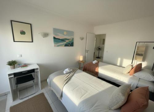 Sunny Stay in Portimão, Walk to Marina, Beach and Nightlife