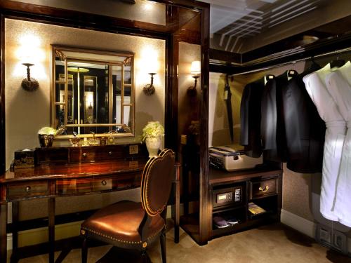 a bedroom with a desk and a mirror and a bed at RenHe Spring Hotel in Chengdu