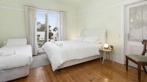 Кровать или кровати в номере Marble Sands Beachside Stay at Rye