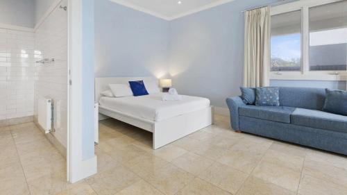 Ένα ή περισσότερα κρεβάτια σε δωμάτιο στο Marble Sands Beachside Studio at Rye