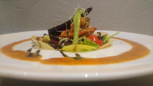 ホテルの敷地内または近くでの食事または食べ物
