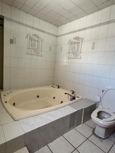 Koupelna v ubytování Casa grande céntrica con alberca