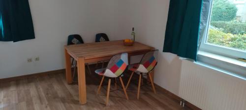 a table and two chairs in a room with a window at Yellow in Miltenberg
