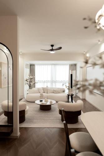 a living room with a white couch and a table at XiangNanLi Atelier Suites-Chengdu Chunxi Road & Taikoo Li in Chengdu